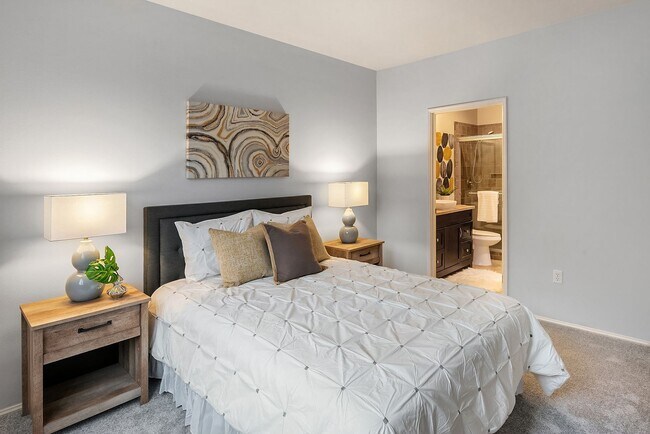 Building Photo - 2bd/2ba Sammamish House