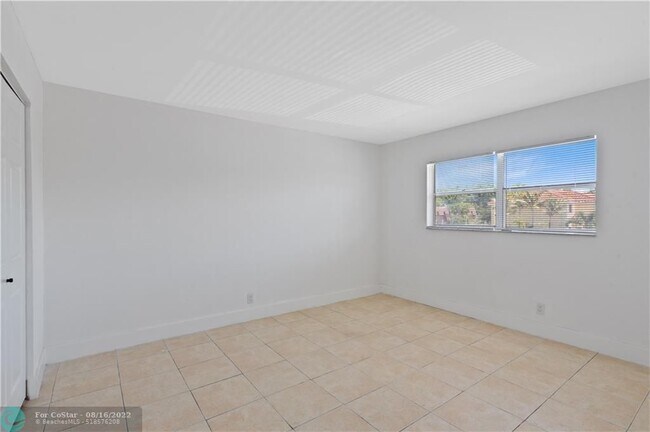 Building Photo - 1200 SW 52nd Ave