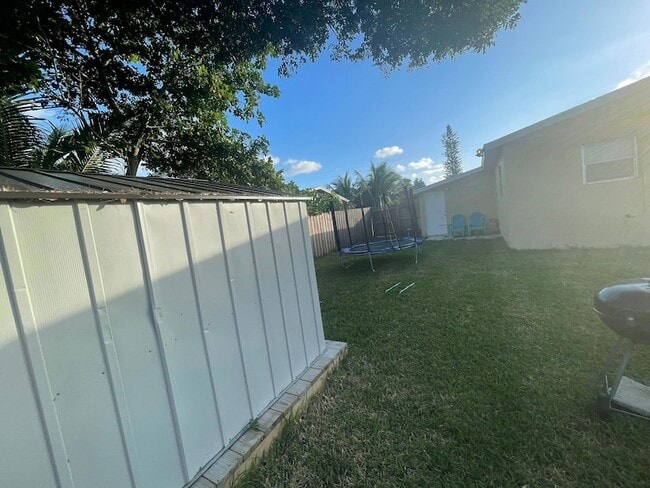 Building Photo - 1481 NW 2nd St