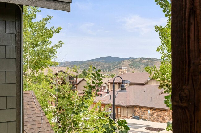 Building Photo - Stunning Furnished Park City Condo