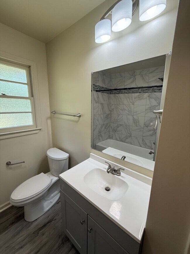 Building Photo - Spacious 3 Bedroom Home – East Side Athens