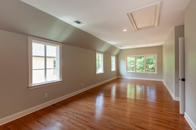Building Photo - 8819 Provence Village Ln