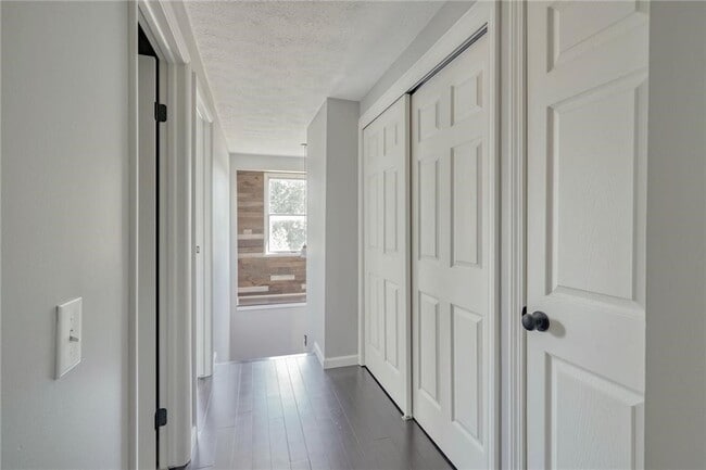 Building Photo - 7 Bramblewood Ln