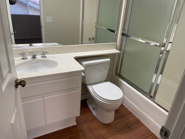 Building Photo - Dual Master Suite Townhome in Rancho Santa...