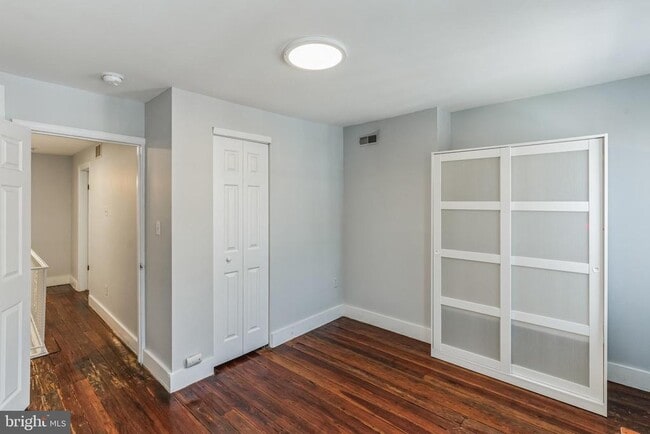 Building Photo - 1514 S Mole St