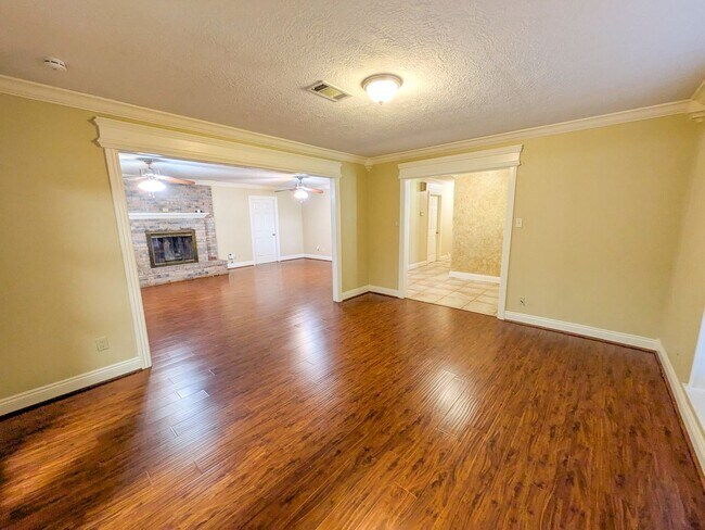 Building Photo - 790 Norwood Dr