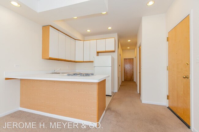 Primary Photo - 2260 N Clark St