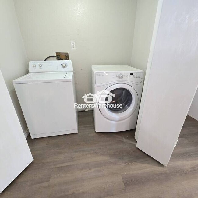 Building Photo - FOR RENT - MOVE IN READY - 3BEDS 2BATHS