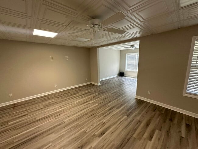 Building Photo - 4175 Keheley Rd NE