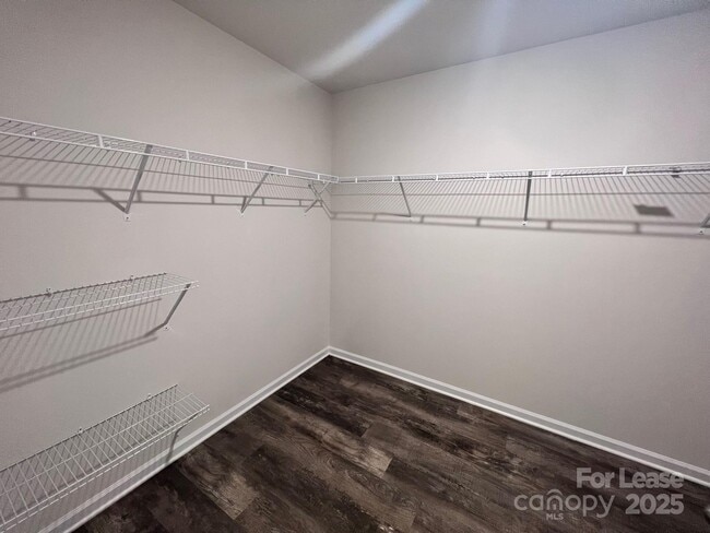 Building Photo - 7868 Whispering Strm Dr