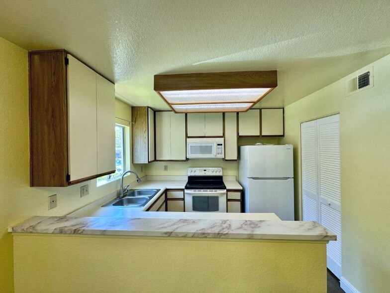 Building Photo - 11275 Avenida De Los Lobos