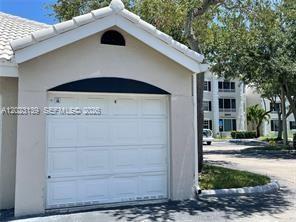 Building Photo - 2880 N Oakland Forest Dr