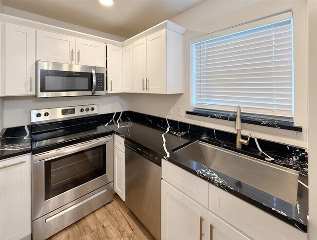 Building Photo - 4811 Live Oak St