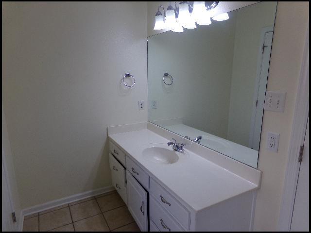 Building Photo - 12 Lauren Cove