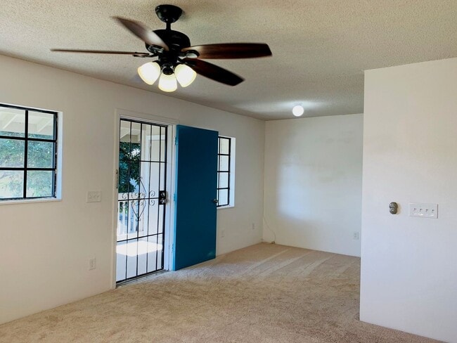 Building Photo - Great 2bd/1ba unit with 2 parking stalls at Pae Ko Gardens in Kapolei