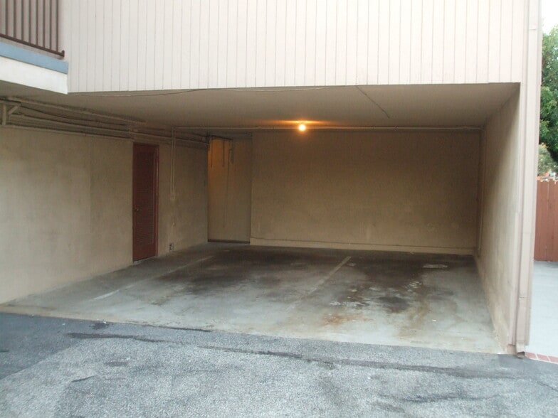 Building Photo - 23520 Arlington Ave