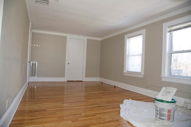 Building Photo - 99 Maple Ave