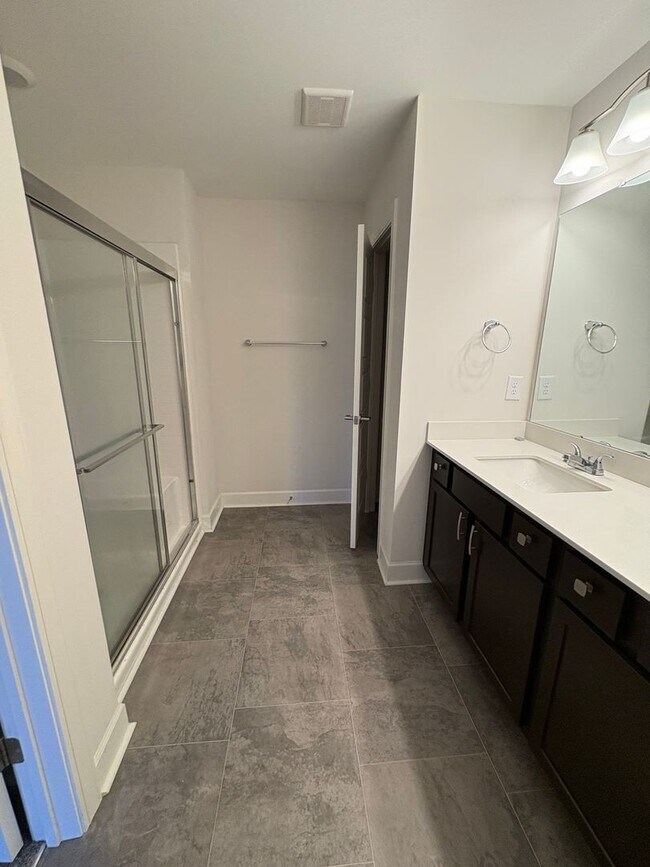 Building Photo - 3 Bedroom 2.5 Bath Townhome is the Madison Park area!!! $500 off the 1st Full Month's Rent!!!