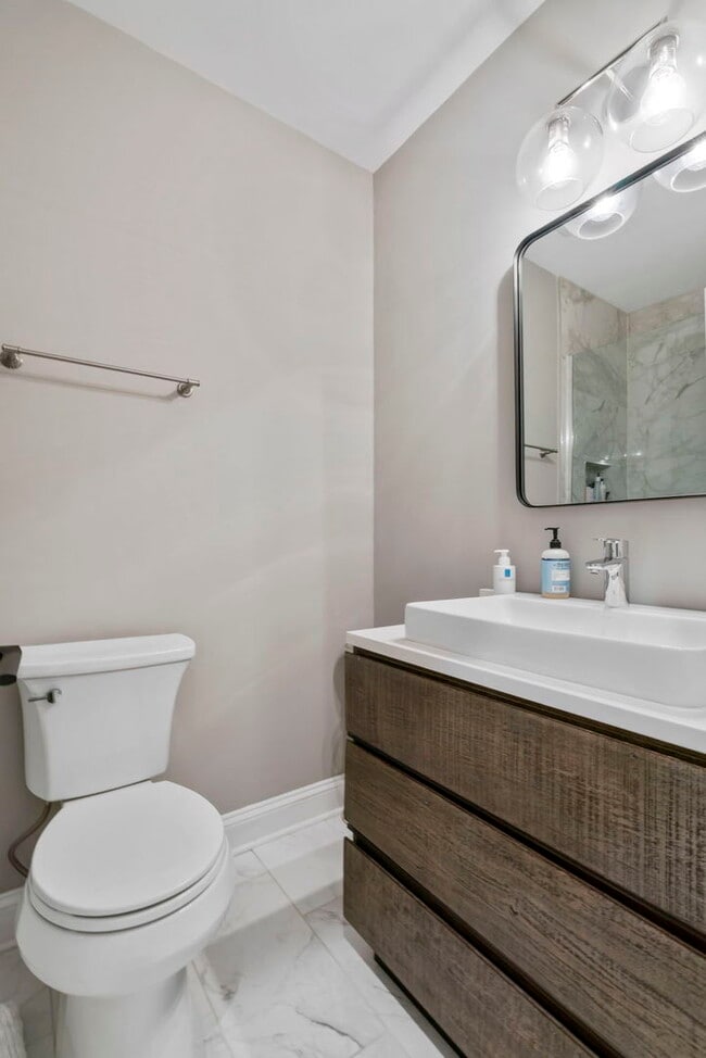 Building Photo - 424 E North Water St