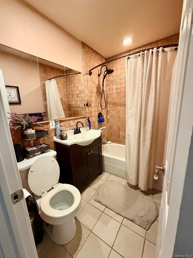 Building Photo - 4 Loudon Dr