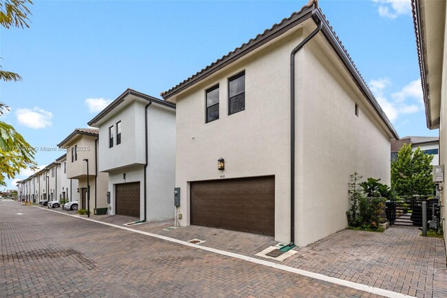 Building Photo - 4468 NW 80th Ave