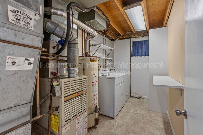 Building Photo - 33 Pershing Lake Dr