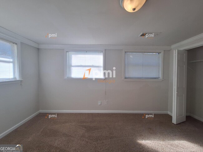 Building Photo - 1487 Woodfern Dr