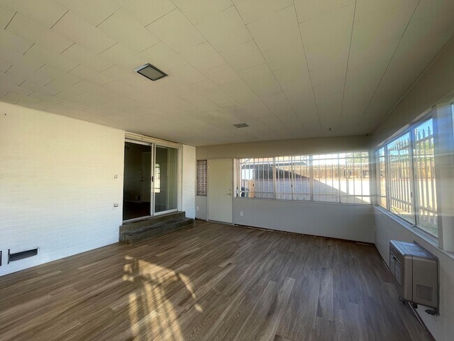 Building Photo - 2806 San Pedro Dr NE