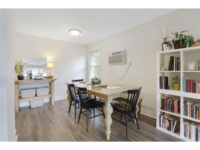 Building Photo - 4000 Mavelle Dr