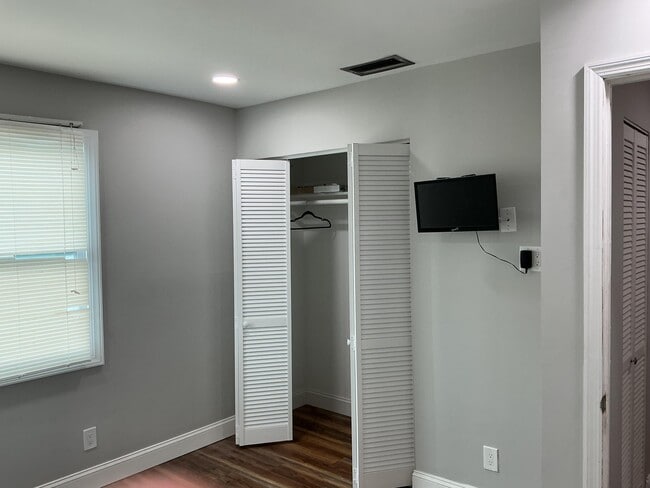Building Photo - 537 NW 51st Ave
