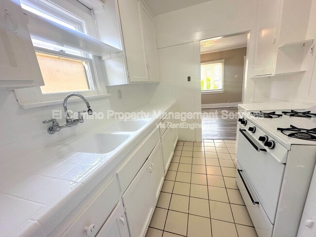 Building Photo - 5758 Pickering Ave