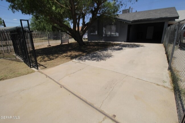 Building Photo - 9604 Gaza Dr