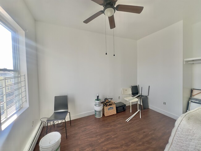 Building Photo - 189 Van Horne St