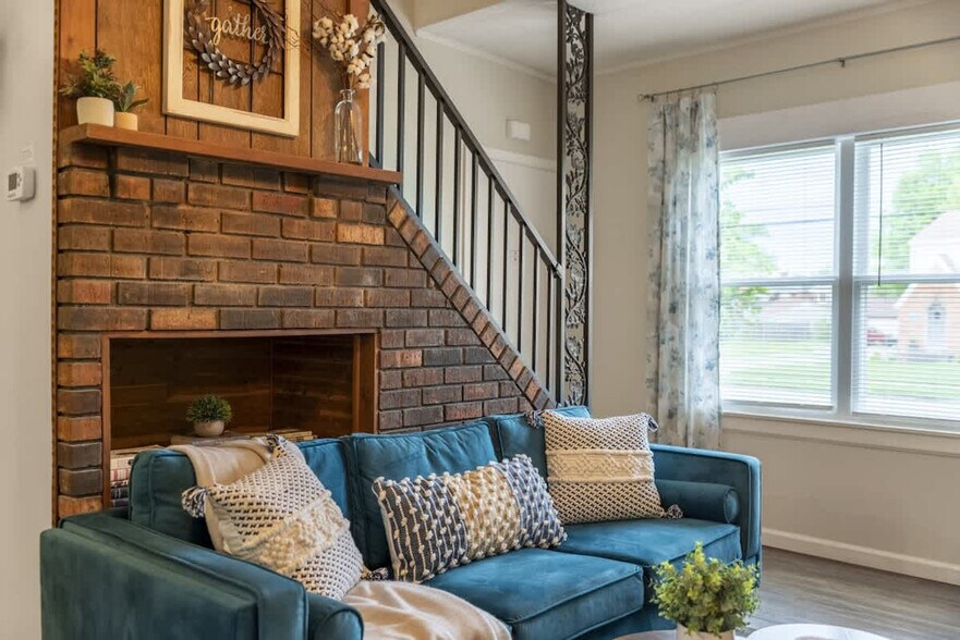 Building Photo - 3175 Rocky River Dr