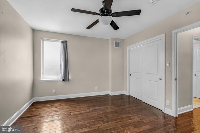 Building Photo - 2050 Frankford Ave
