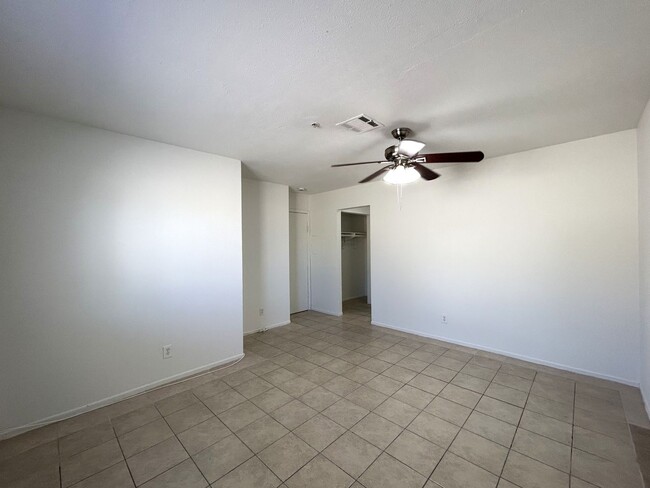 Building Photo - AVAILABLE NOW!! 2 Bedroom 2 Bath Apartment...