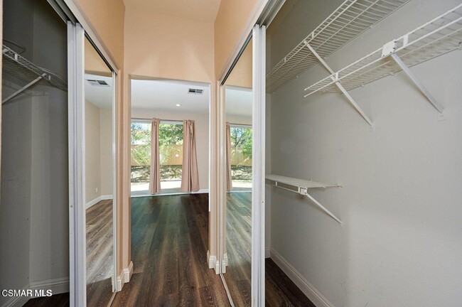 Building Photo - 4827 La Vella Dr