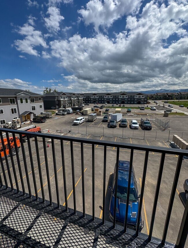 Building Photo - BRAND NEW Pet Friendly 1 bed/ 1 bath apart...