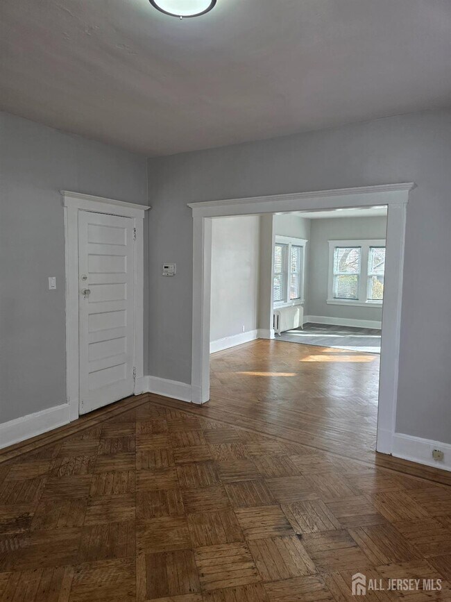 Building Photo - 473 N Grove St