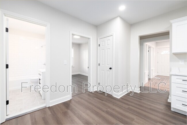 Building Photo - 120 Whiting St