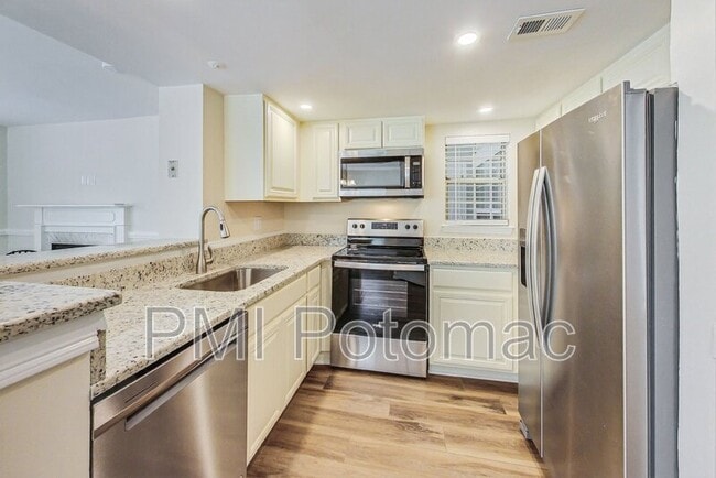 Building Photo - 10301 Westridge Dr