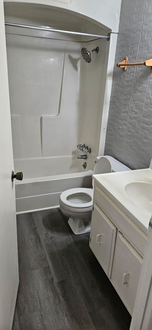 Building Photo - 5408 S Hutchinson Ct