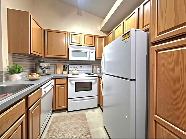 Building Photo - 641 Lyons Rd