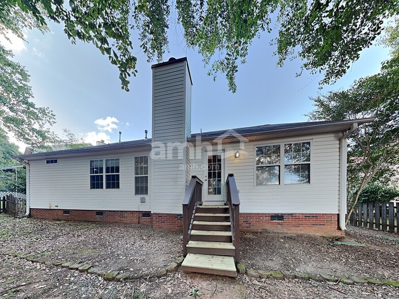 Building Photo - 7 Hazeltine Ct