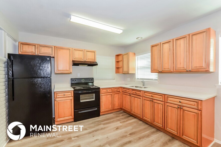 Building Photo - 3307 S Park Ave