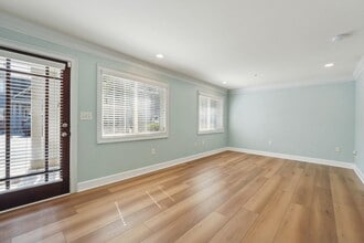 Building Photo - 104 Rondak Cir SE