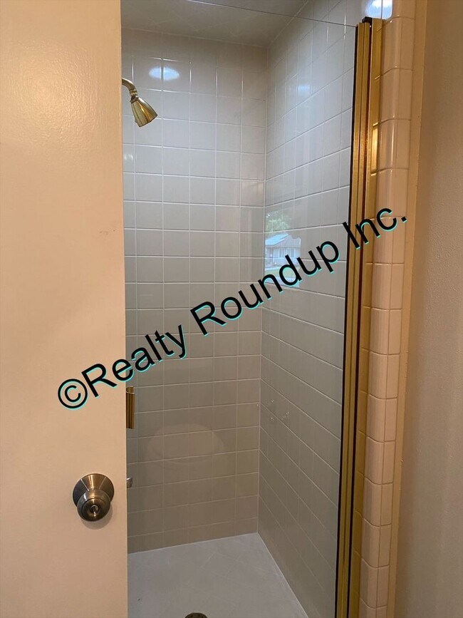 Building Photo - Beautiful Lincoln Village Home