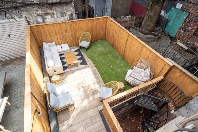 Building Photo - 235 Bloomfield St