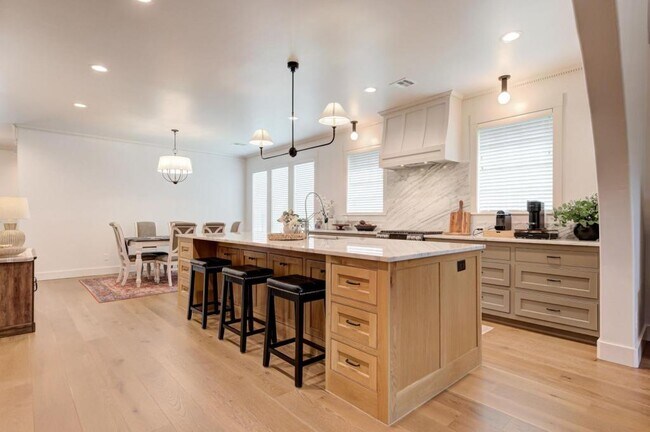 Building Photo - 4001 Stone Hl Ln