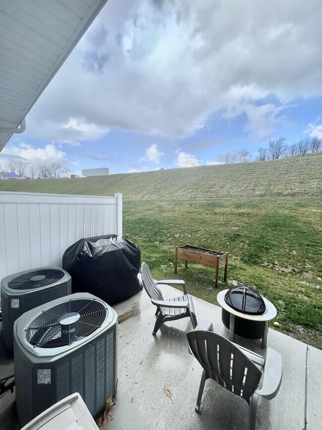 Building Photo - 2034 Mountain Ash Ln